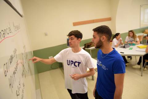 Imagen de archivo de estudiantes de la UPCT.
