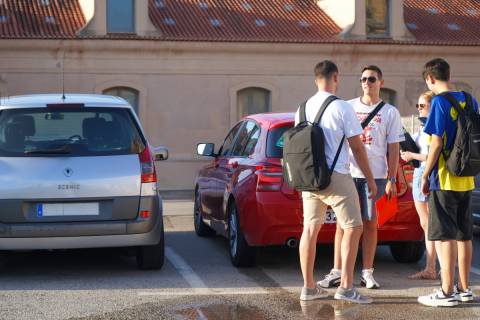 Estudiantes de la UPCT llegan en vehículo particular al parking del campus Muralla del Mar.