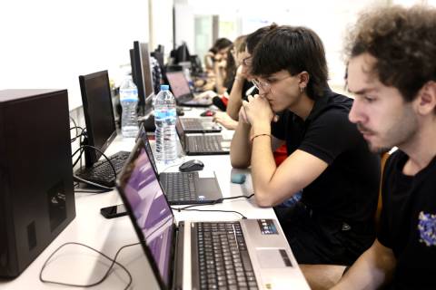 Estudiantes durante el hackaton de Ciberseguridad.