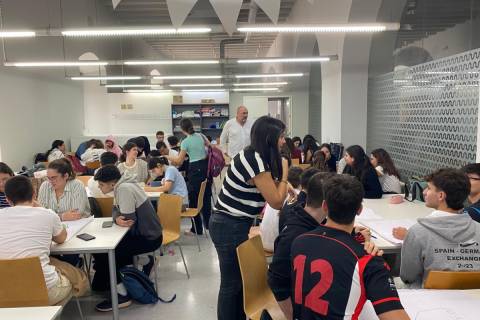 Taller práctico de innovación con estudiantes de Ingeniería Biomédica organizado por el CEEIC en Industriales.