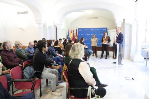 El Rector durante la entrega de los premios.