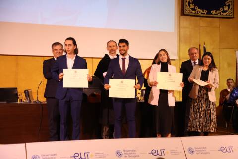 Dos de las estudiantes que han recibido Premio Extraordinario Fin de Estudios.