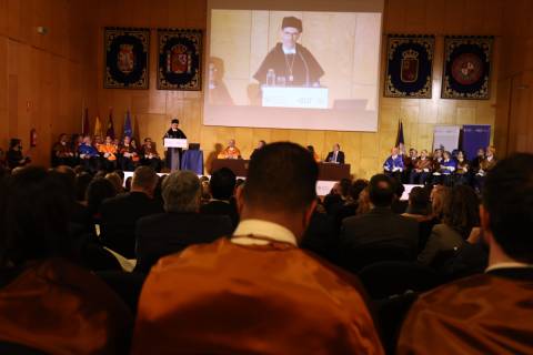 El Rector, durante su discurso en el acto.