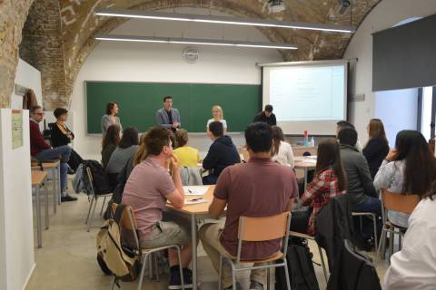 Imagen de archivo de un encuentro en la UPCT de estudiantes de Ingeniería de las universidades participantes en el proyecto.