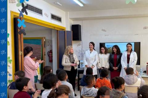 Charla divulgativa en el colegio Mastia impartida por miembros de AJICT.