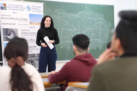 Miriam Cánovas durante la charla.