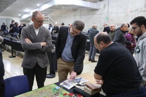 Kessler y Franco visitando la zona de exposición.