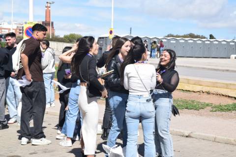 Un grupo de alumnas durante los primeros compases de la fiesta.