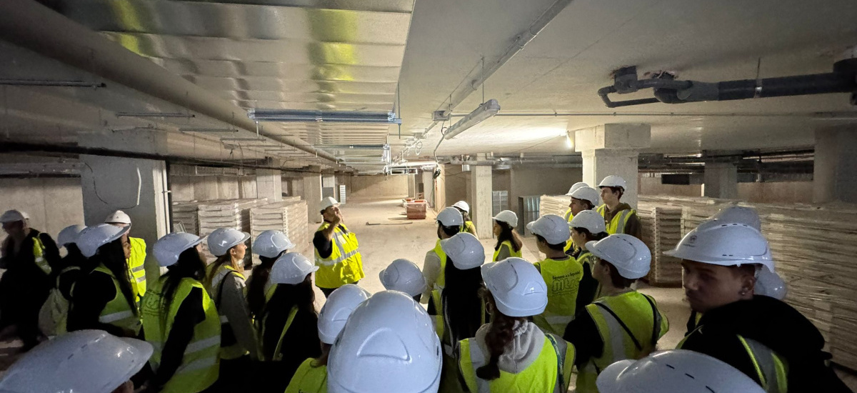 Estudiantes de Arquitectura y Edificación visitan las obras de dos edificios de viviendas en Guadalupe