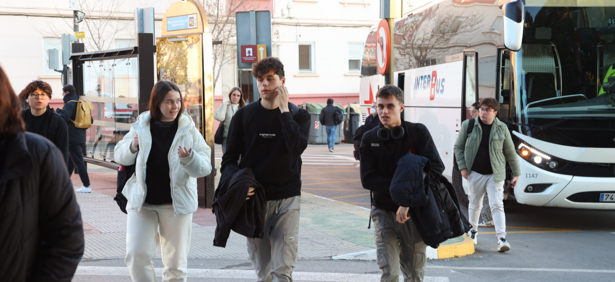 Transporte público y vehículo particular son los medios más utilizados por los estudiantes para llegar a la UPCT