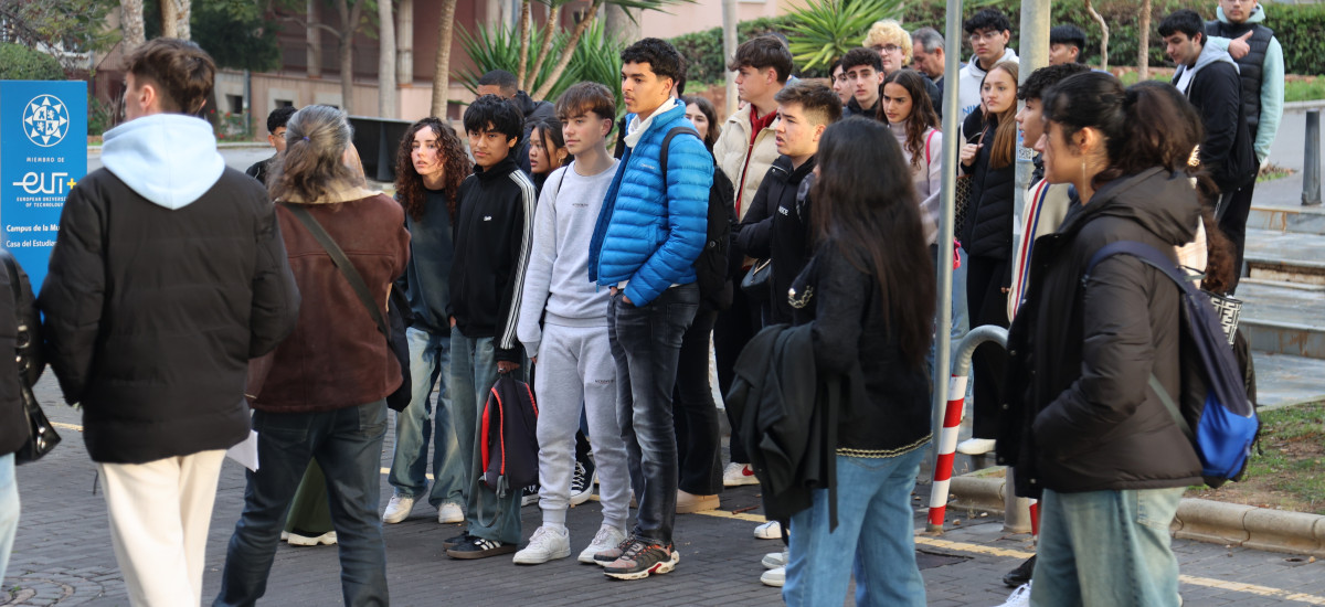 Imagen Institutos de Murcia, San Javier y Torre-Pacheco en el primer día de las visitas con las que acuden a la UPCT 5.000 preuniversitarios