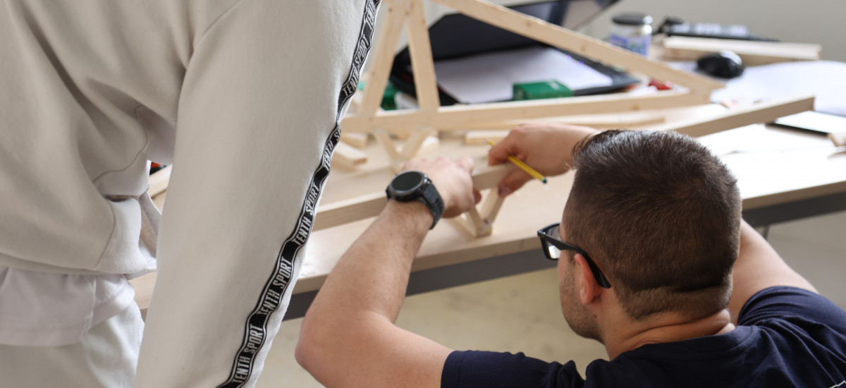 Estudiantes de la Escuela de Caminos y Minas comienzan a construir sus maquetas para el concurso de puentes